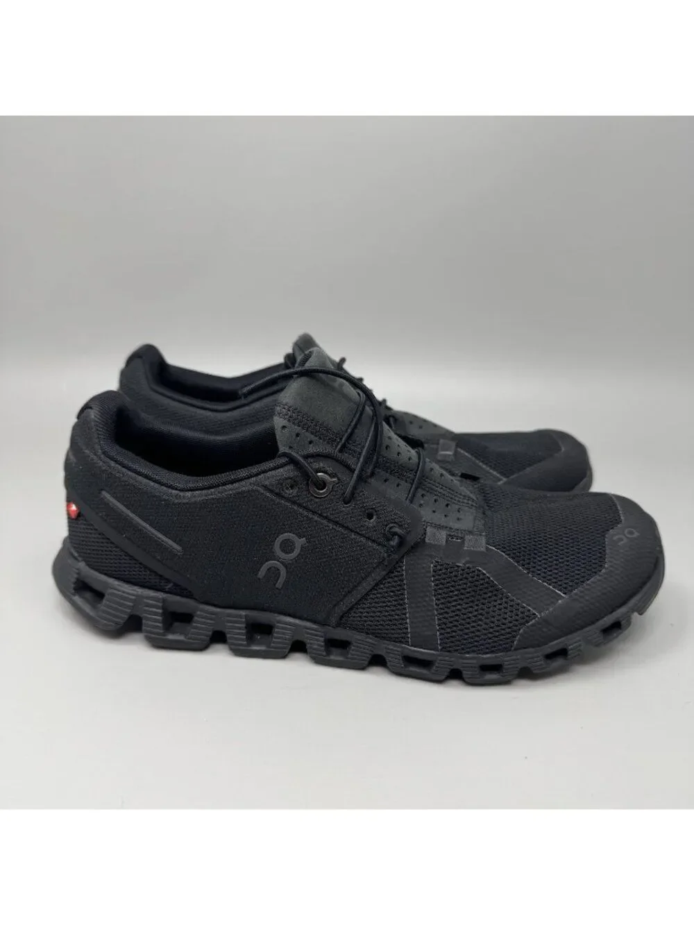 ON Cloud Swiss Engineering Women Walking Running Sneaker Size 8
